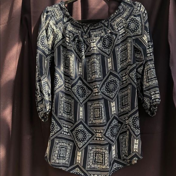 2/15$ Blouse/ top - Picture 2 of 5